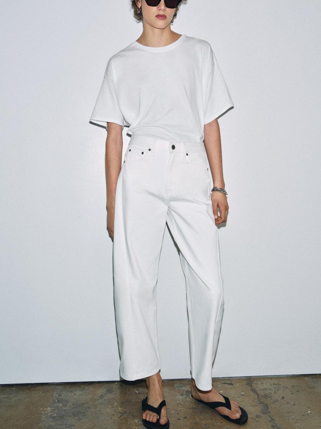 MID-WAIST RELAXED FIT ANKLE JEANS