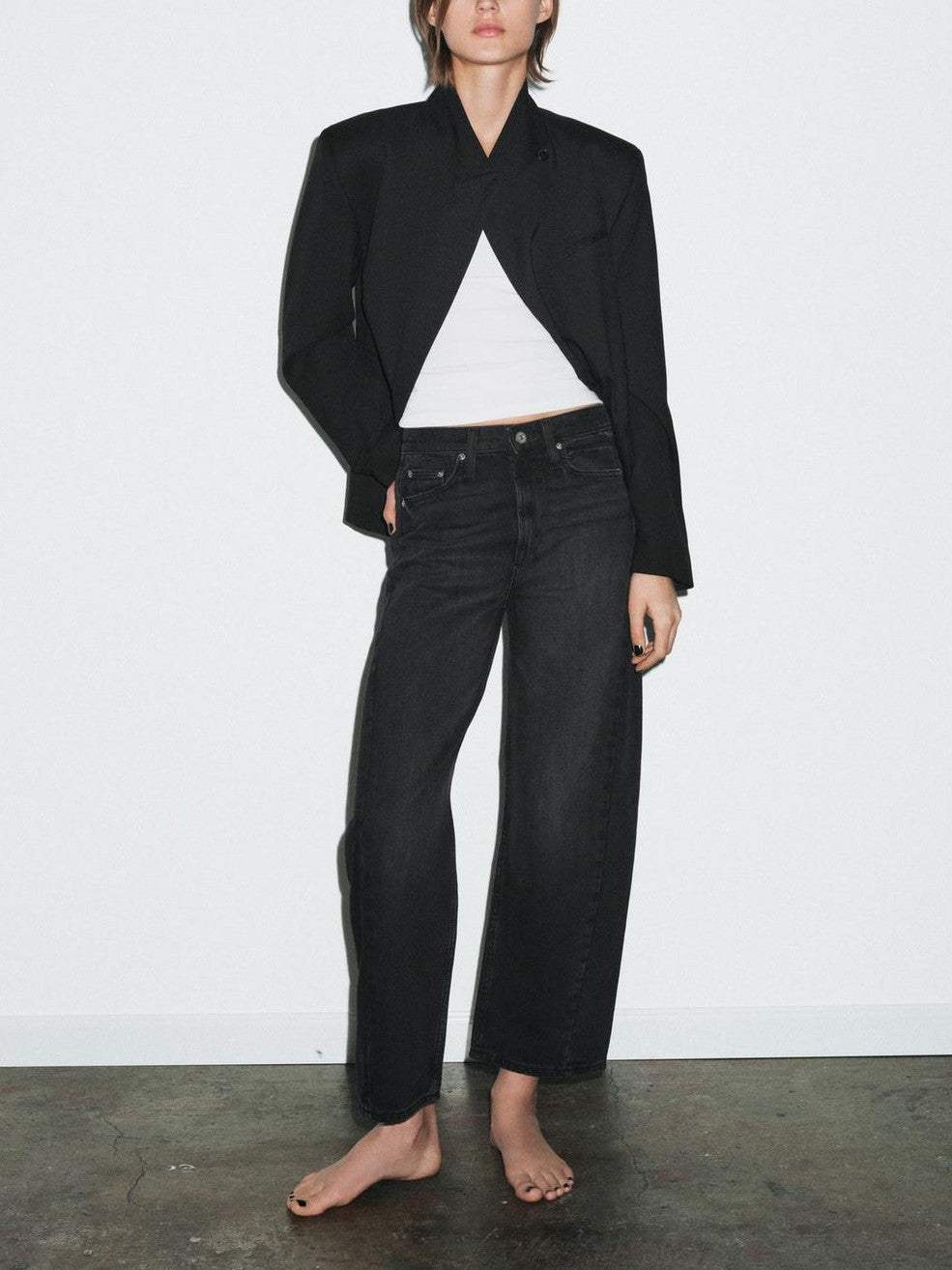 MID-WAIST RELAXED FIT ANKLE JEANS